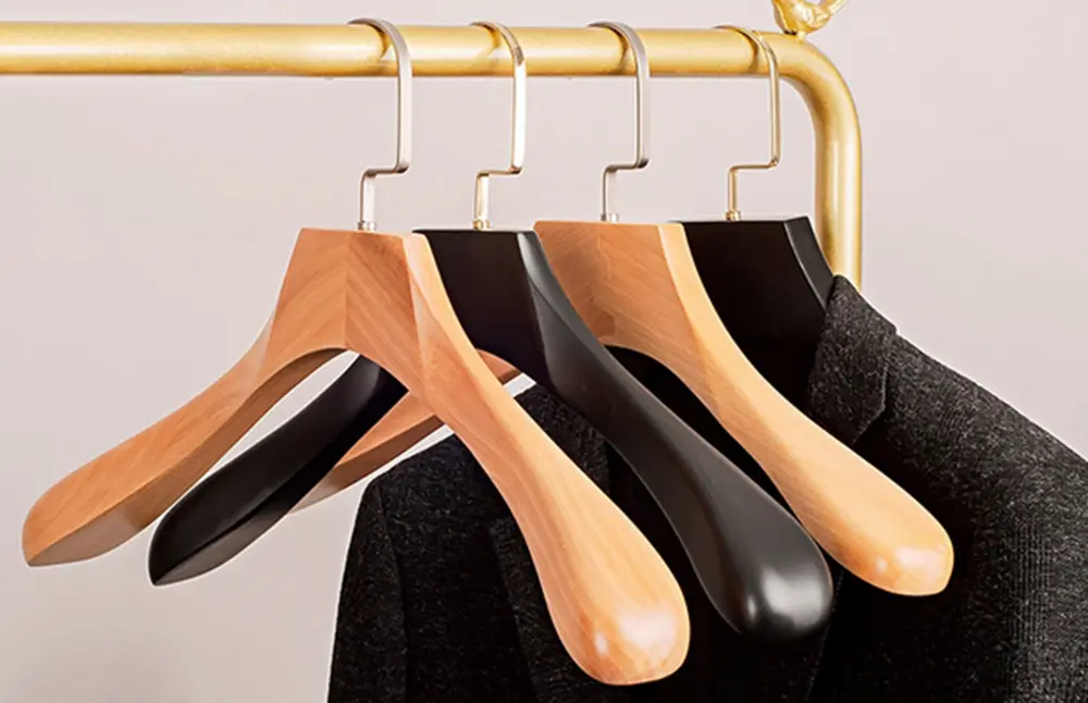 Display picture of a suit wood hanger
